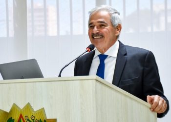 Sem anunciar mudança no secretariado prefeito de Linhares é  empossado