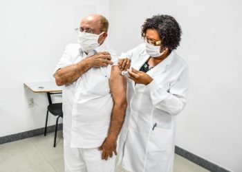 Linhares imuniza mais 390 pessoas do grupo prioritário no 2º. dia de vacinação