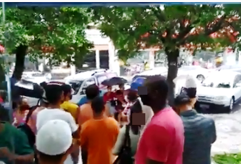 FLAGRANTE – Atualização:internauta flagra aglomeração na Caixa Economia de Linhares na manhã desta segunda-feira