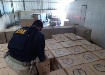 Polícia apreende carga com mais de 600 mil maços de cigarros contrabandeados