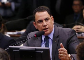 Deputado Da Vitória pede para Petrobras não retirar plataforma do litoral norte do ES