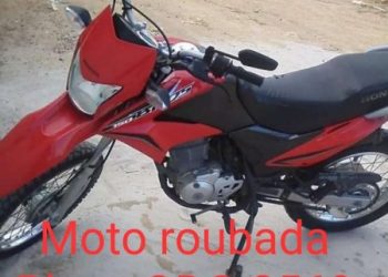 Jovem tem moto furtada enquanto trabalhava