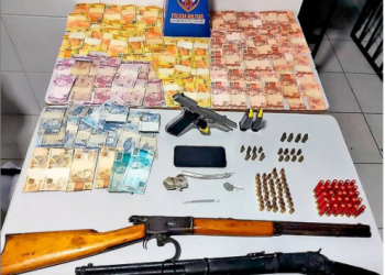 LAGOA DO AGUIAR – Após denuncia PM apreende armas, munições e dinheiro no interior de Linhares