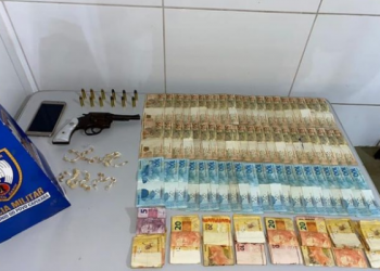 Apreensão de droga, dinheiro, munições e arma no B. Lagoa do Meio, em Linhares
