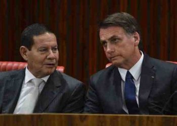Ministério Público pede ao TCU para trocar Bolsonaro por Mourão na gestão da crise da Covid