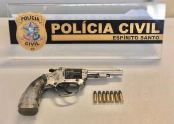 Homem armado tenta fugir, mas é preso pela Polícia Civil