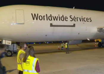 Primeira remessa com 1 milhão de vacinas da Pfizer chega ao Brasil