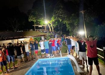 VÍDEO – Polícia acaba com festa clandestina no interior de Rio Bananal