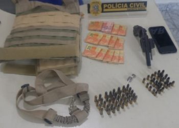 Polícia Civil de São Mateus apreende arma, munições, droga e até colete com placa balística