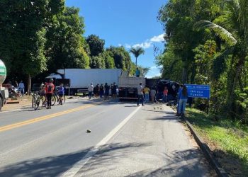 VÍDEO:TUDO PARADO – Acidente envolvendo 5 veículos deixa BR 101 interditada.