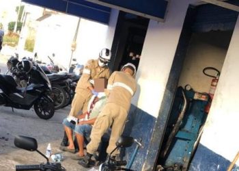 VÍDEO – Motociclista sofre corte no pescoço ao ser atingido por linha de pipa com cerol