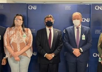 Procuradora do MPES reúne-se com ministro Luiz Fux para tratar de soluções sobre o caso Rio Doce