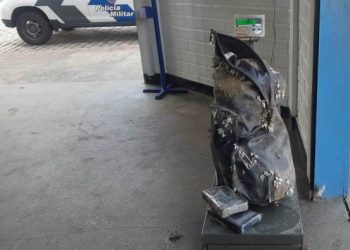 QUASE 40 KG – PM apreende pasta base de cocaína em praia de Linhares. Droga pode ser resultado de apreensão em alto mar