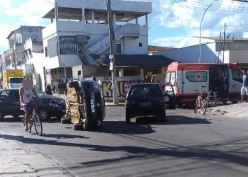 Acidente envolvendo 3 veículos no bairro Linhares 5