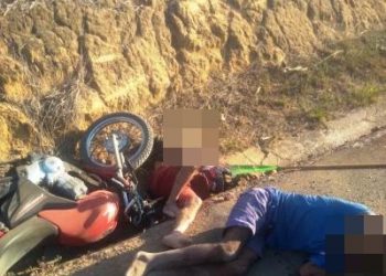 Dois homens são conduzidos para o HGL após sofrerem queda de moto