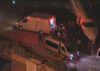 Bolsonaro chega a São Paulo; médicos avaliam cirurgia de emergência para desobstrução do intestino