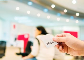 Cliente que aguardou duas horas para ser atendido em agência bancária deve ser indenizado