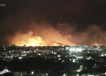 Imagens de incêndio em Linhares chamam a atenção