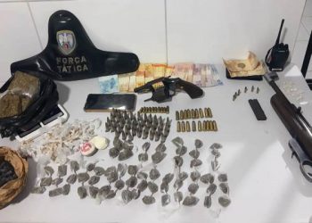 Força Tática evita prováveis confrontos com mortes e apreende armas, munições e grande quantidade de drogas