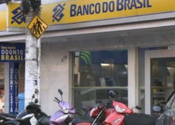 VÍDEO: DESRESPEITO – Usuários da agência do Banco do Brasil, em Linhares, reclamam de demora para serem atendidos