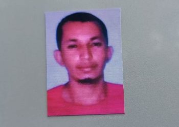 Marca de cerveja pode ter sido motivo de assassinado na localidade de Povoação, em Linhares. Polícia divulga foto do suspeito