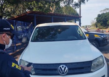 PRF detém homem de saidinha temporária e recupera caminhonete roubada na BR 101