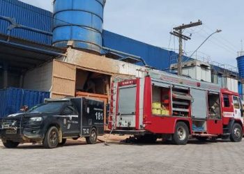 Homem de 50 anos morre soterrado enquanto espalhava pó em contêiner