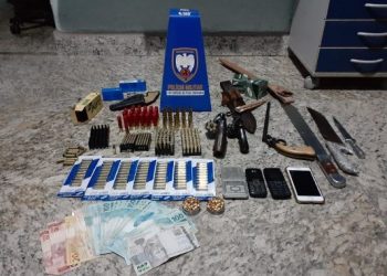 Fuga, prisão e apreensão de armas de fogo, armas brancas e farta munição.