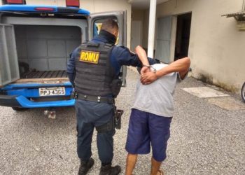 Assaltante leva dinheiro de posto de combustíveis,retorna dois dias depois e é detido e amarrado por populares, em Linhares