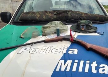 LAGOA DO TESCH – Caçador é levado para delegacia pela Policia Militar Ambiental que apreende arma, munições e caça