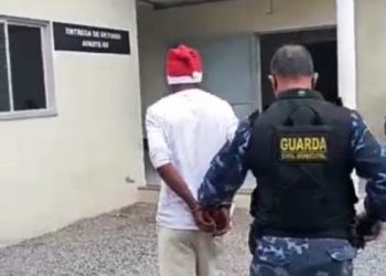 VÍDEO – Guarda Civil de Linhares prende suspeito de esfaquear companheira grávida