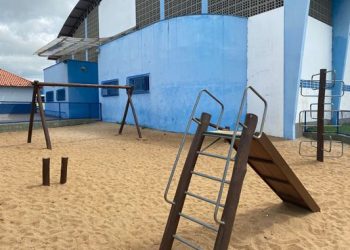 Patrimônio Público – Sem vigilante e depredados, brinquedos de praça são retirados para manutenção