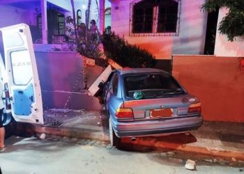 COLATINA – Homem dirigindo sob efeito de bebida alcoólica colide veículo contra muro de residência