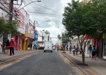 Horário especial de natal para funcionamento do comércio em Linhares começa hoje, sábado 18 de dezembro