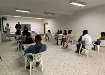 Moradores de Linhares iniciam aulas de capacitação profissional na foz