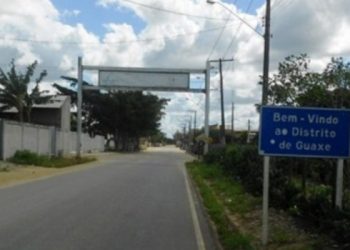 Dupla armada e de moto pratica assalto em fazenda no Guaxe