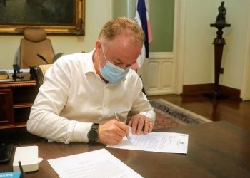 VÍDEO: SERVIDORES DA SAÚDE – Casagrande anuncia bonificação de até 3 mil reais