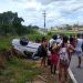VÍDEO – Automóvel capota na entrada do bairro Planalto, em Linhares e condutor foge do local