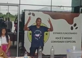 VÍDEO – Morador de Linhares convida amigos para comemoração diferente de aniversário e o desafio foi aceito