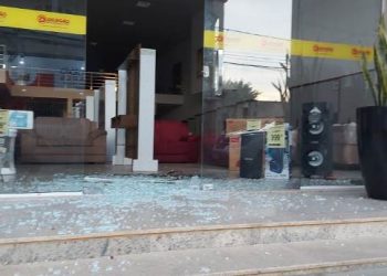 VÍDEO – Loja de móveis e eletrodomésticos é arrombada em Bebedouro e vários televisores são furtados