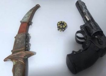 Agentes da Guarda Civil Municipal e de  Trânsito de Linhares encontram armas dentro carro e condutor recusa fazer teste do bafômetro