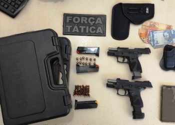 Força Tática da Polícia Militar em São Mateus apreende elemento com pistolas e farta munição