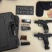 Força Tática da Polícia Militar em São Mateus apreende elemento com pistolas e farta munição