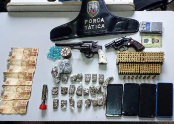 Operação policial em Barra do Riacho apreende armas de fogo, munições, drogas e leva 4 para cadeia