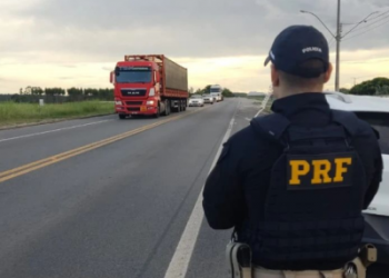 ULTRAPASSAGEM INDEVIDA — Em apenas meio-dia 48 veículos são autuados pela PRF, na BR 101 em Linhares