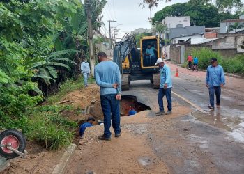 7 meses após ser entregue, cratera se abre em asfalto da nova Avenida Cecília  Meireles