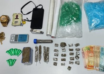 Jovem de 26 anos é preso por tráfico de drogas em Barra do Riacho. O crime ocorria no pátio da empresa onde ele trabalhava