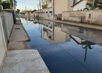 VÍDEO – “Não parece uma Rua, parece um depósito de esgoto”. Diz moradores a respeito da Avenida João da Hora Borges, em Bebedouro