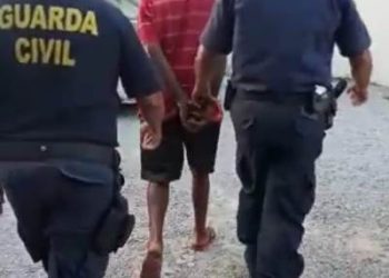 Agentes da GCM detêm homem com mandado de prisão em aberto por crime de roubo