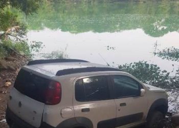 Força Tática recupera veículo com restrição de furto/roubo abandonado as margens de Lagoa em Linhares